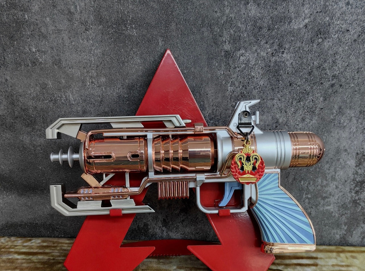 Apex Legends Metal Wingman Death Ray Life Size Replica